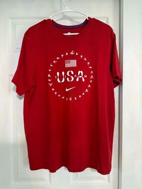 Nike Men’s Red USA Graphic Short Sleeve Tee